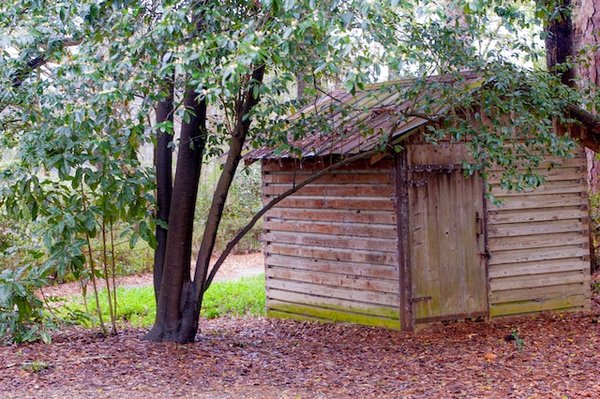 Comment construire un abri de jardin en bois et en PVC ?