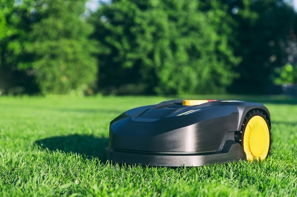 Comment s'assurer que l'installation de la tondeuse robot est réussie ?