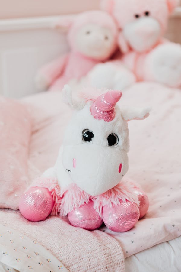 Doudou et peluche : des compagnons d’enfance pour votre bébé